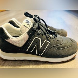 574 New Balance Womens Shoes